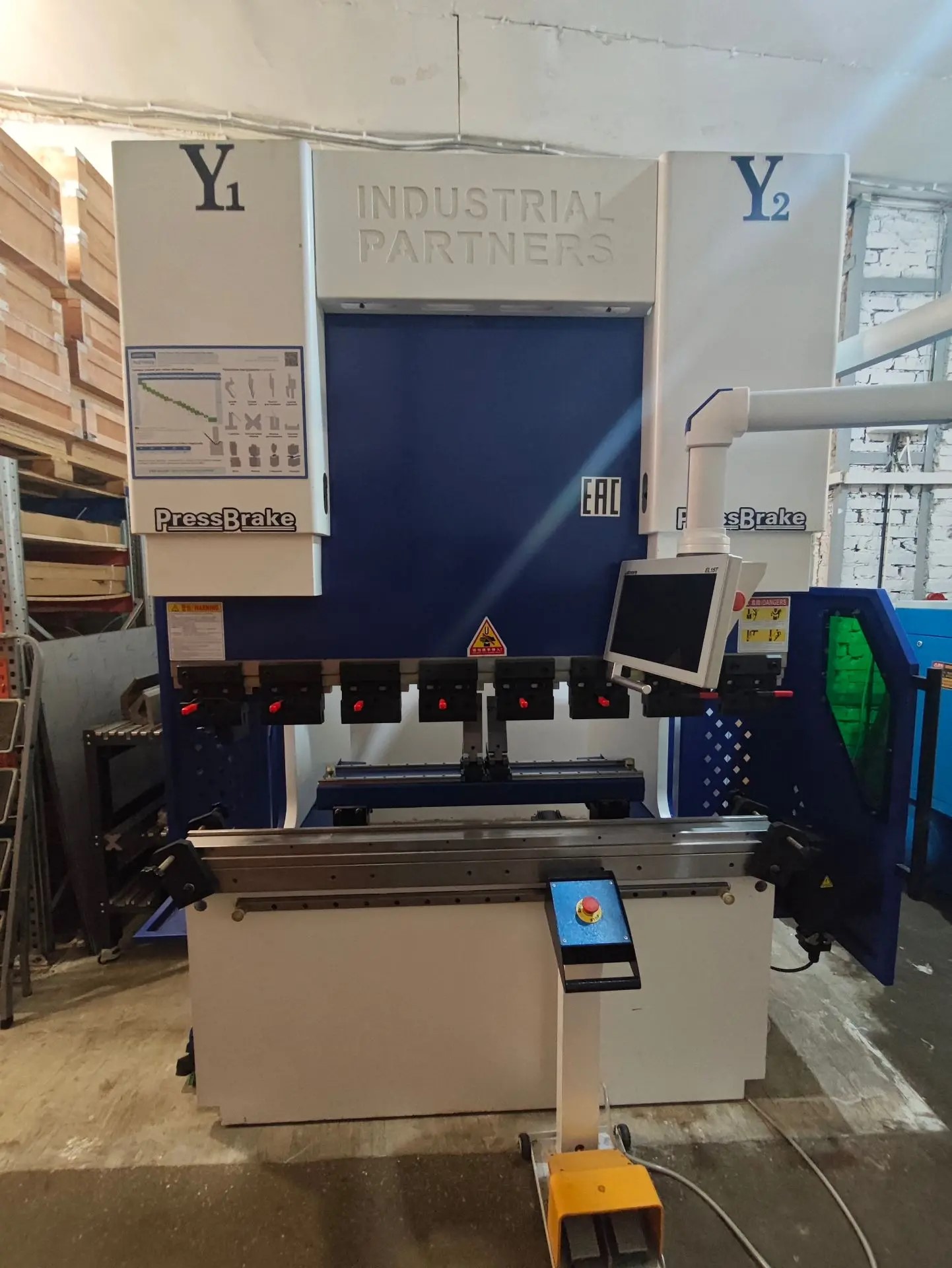 Листогибочный пресс с ЧПУ HUAXIA WD67K-40/1600 — 40 тонн, 1600 мм